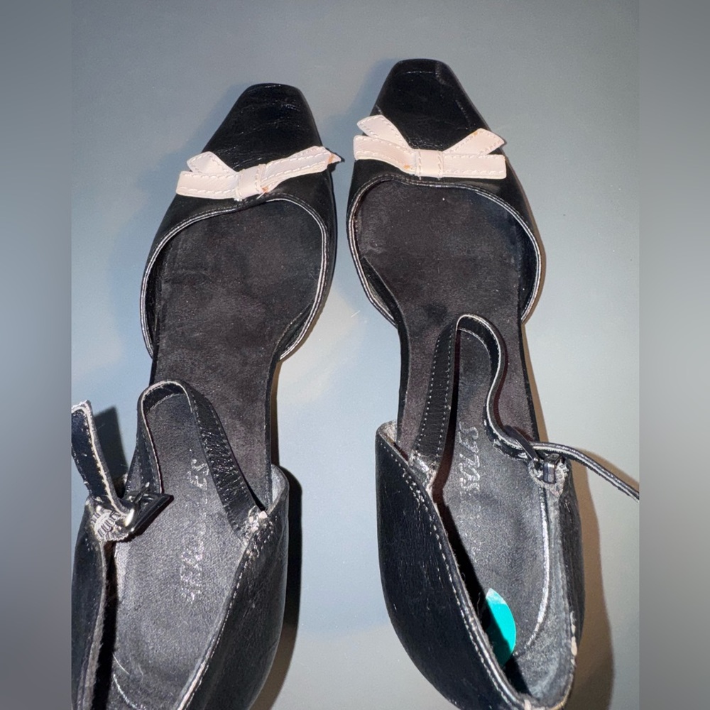 Aerosoles Elegant Black Little Heels with Cream Bow, Size 8 - Picture 11 of 16